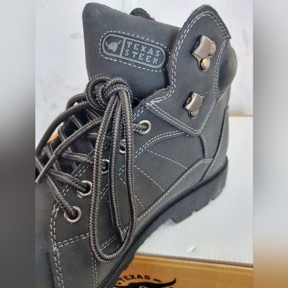 NWB Men's Work Boot. SIZE 8. - Picture 2 of 7